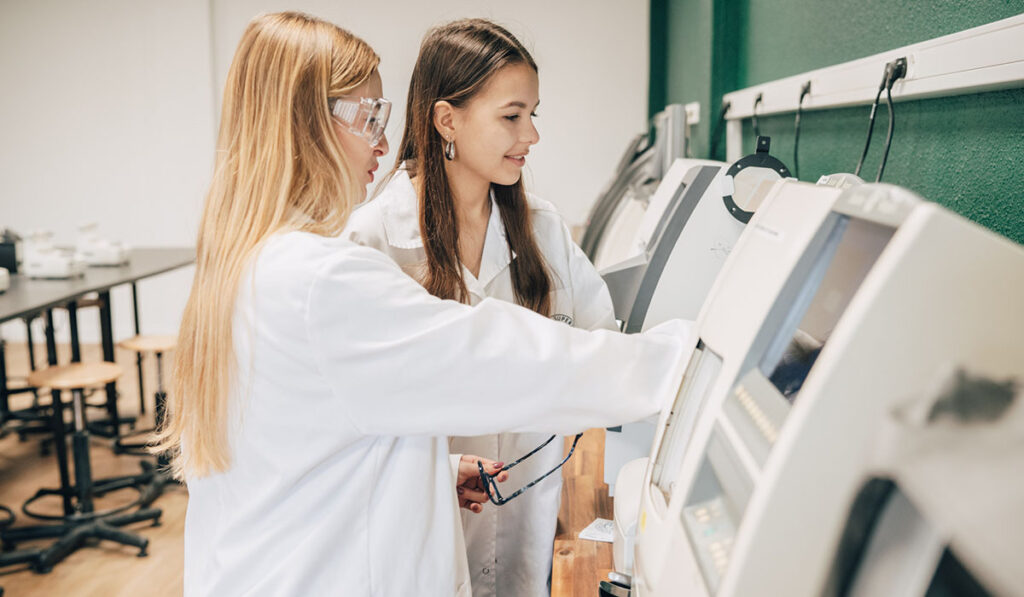 Travaux pratiques d’optique à l’Institut Supérieur d’Optique