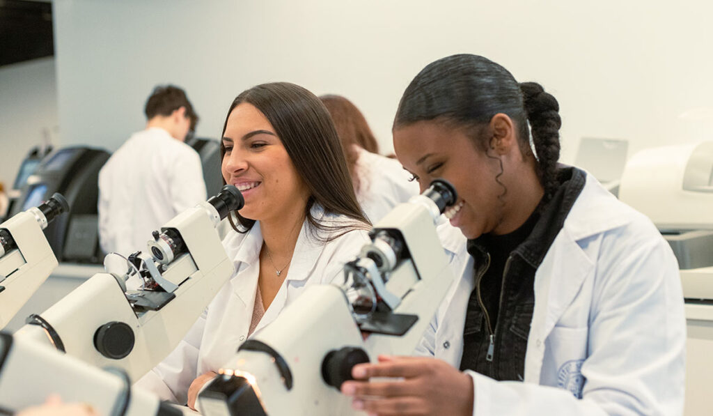 Travaux pratiques d’optique à l’Institut Supérieur d’Optique