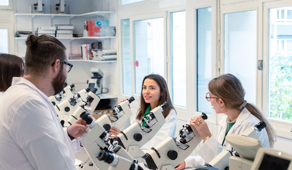 Travaux pratiques d’optique à l’Institut Supérieur d’Optique