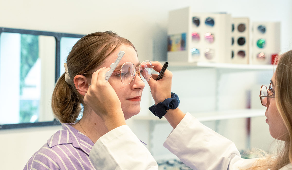 Apprentissage de la vente en optique à ISO Lyon