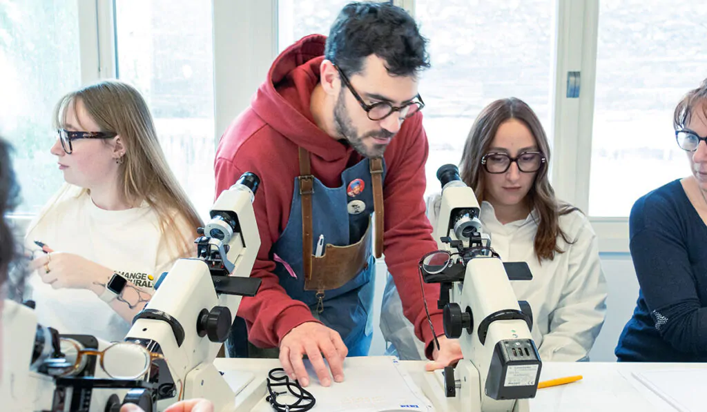 Travaux pratiques d’optique à l’Institut Supérieur d’Optique